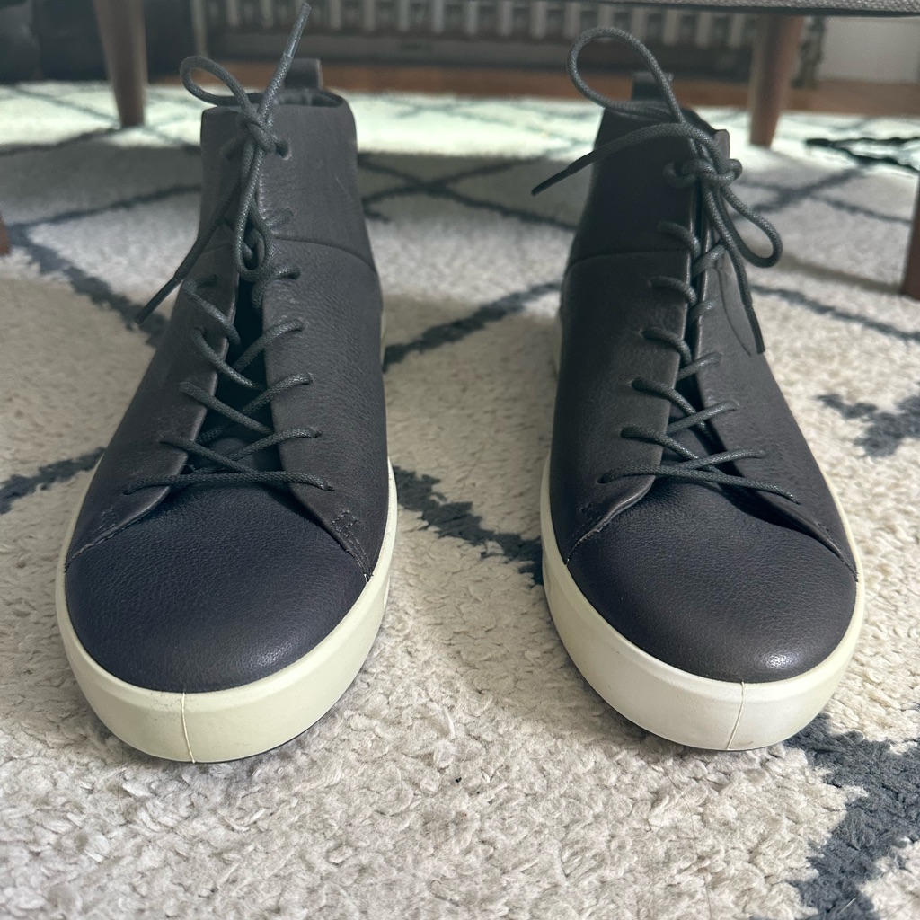 Never Worn Ecco Mid Tops